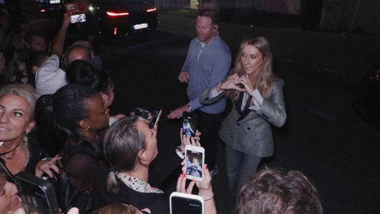 Celine Dion Steals the Show for The Crowd of Fans Gathered Outside Her Hotel - Paris Videograbs - Canadian singer Celine Dion greets, sings, and poses for selfies with hundreds of fans gathered every evening outside her hotel ahead of her 16-date historic residency at Paris La Défense Arena. Paris, France, September 8, 2026. Videograbs by CLPRESS ABACAPRESS.COM Paris Ile-de-France France  Copyright: xCLPRESS ABACAx