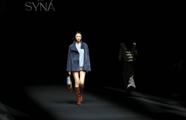 BEIJING, CHINA - SEPTEMBER 07: SYNA brand fashion is displayed on the runway during the 2026 China International Fashion Week Autumn session on September 7, 2026 in Beijing, China. The event showcases collections from various designers for the upcoming season.  Copyright: xVCGx 111664998760