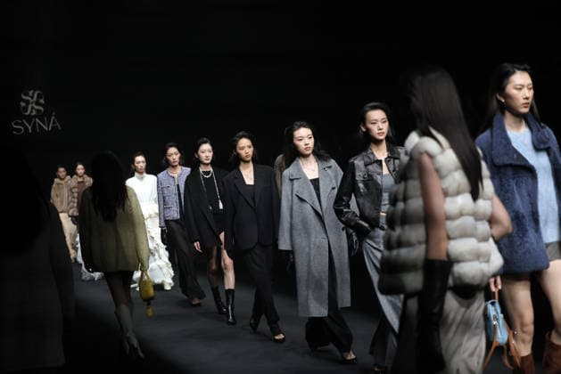 BEIJING, CHINA - SEPTEMBER 07: SYNA brand fashion is displayed on the runway at the 2026 China International Fashion Week (Autumn) on September 7, 2026 in Beijing, China. The event showcases collections from various designers for the upcoming autumn and winter seasons.  Copyright: xVCGx 111664998765