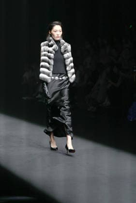 BEIJING, CHINA - SEPTEMBER 07: SYNA brand fashion is displayed on the runway during the China International Fashion Week Fall 2026 on September 7, 2026 in Beijing, China. The event showcases collections from various designers for the upcoming autumn and winter seasons.  Copyright: xVCGx 111664998753