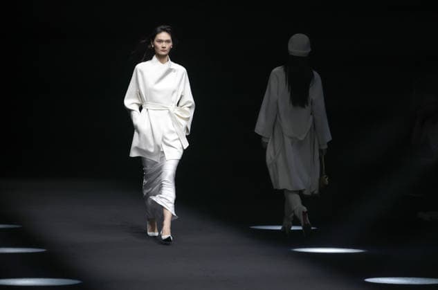 BEIJING, CHINA - SEPTEMBER 07: SYNA brand fashion is displayed on the runway during the China International Fashion Week Fall 2026 on September 7, 2026 in Beijing, China. The event showcases autumn and winter collections from various designers.  Copyright: xVCGx 111664998755