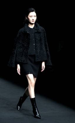 BEIJING, CHINA - SEPTEMBER 07: SYNA brand fashion is displayed on the runway at the China International Fashion Week Autumn 2026 on September 7, 2026 in Beijing, China. The event showcases collections from various designers for the upcoming season.  Copyright: xVCGx 111664998752