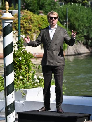 IPA88266533 - Venice, 83rd Venice International Film Festival 2026 - Day 7 - Arrivals at the Excelsior Hotel™s pier - Pictured: Paul Dano  Copyright: xSimonexComix xPoolxPhotoxEventsx08x IPA88266533