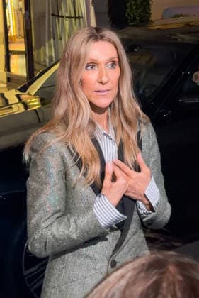 Céline Dion, returning from an intense rehearsal session, takes the time to greet her fans in front of the Royal Monceau hotel in Paris on September 7, 2026. Lea Vieillot, Bestimage. Céline Dion, back from an intense rehearsal session, takes the time to greet her fans in front of the Royal Monceau Hotel in Paris on September 7, 2026, Paris, France  Copyright: xLÃ axVieillot BestimagexLÃ axVieillot Bestimagex