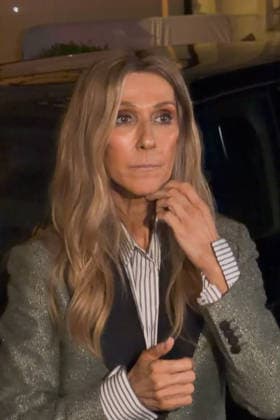 Céline Dion, returning from an intense rehearsal session, takes the time to greet her fans in front of the Royal Monceau Hotel in Paris on September 7, 2026. Lea Vieillot, Bestimage. Céline Dion, back from an intense rehearsal session, takes the time to greet her fans in front of the Royal Monceau hotel in Paris on September 7, 2026, Paris, France  Copyright: xLÃ axVieillot BestimagexLÃ axVieillot Bestimagex
