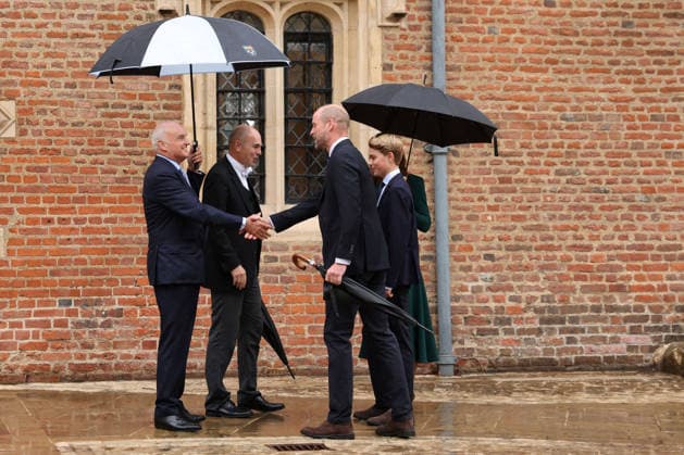 . 08 09 2026. Eton, United Kingdom. Prince William and Kate Middleton, the Prince and Princess of Wales, are met by headmaster Simon Henderson and provost Nicholas Coleridge, as they arrive with their son Prince George, as he starts his first day at Eton College, United Kingdom.  xPoolx xi-Imagesx IIM-26992-0010