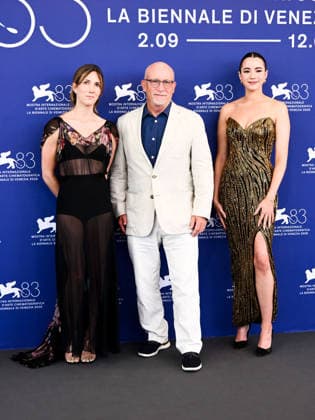 IPA88269053 - Venice, 83rd Venice International Film Festival 2026 - Day 7. Photocall for the film Musk. Pictured: ZoÃ« Schiffer, Alex Gibney, Ashley St. Clair  Copyright: xAlbertoxTerenghix xPoolxPhotoxEventsx08x IPA88269053