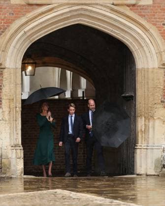 Britain s Prince William, Prince of Wales (R), struggles to close his umbrella as he and Britain s Catherine, Princess of Wales (L) walk with their 13-year-old son, Britain s Prince George of Wales (C), as he arrives for his first day at Eton College, in Britain s Prince William, Prince of Wales (R), struggles to close his umbrella as he and Britain s Catherine, Princess of Wales (L) walk with their 13-year-old son, Britain s Prince George of Wales (C), as he arrives for his first day at Eton College, in Eton, west of London, on September 8, 2026., Credit:Avalon.red PA ROTA - B68 Avalon United Kingdom, Berkshire, Eton Copyright: xAvalon.redx xPAxROTAx-xB68x xAvalonx 1132437172