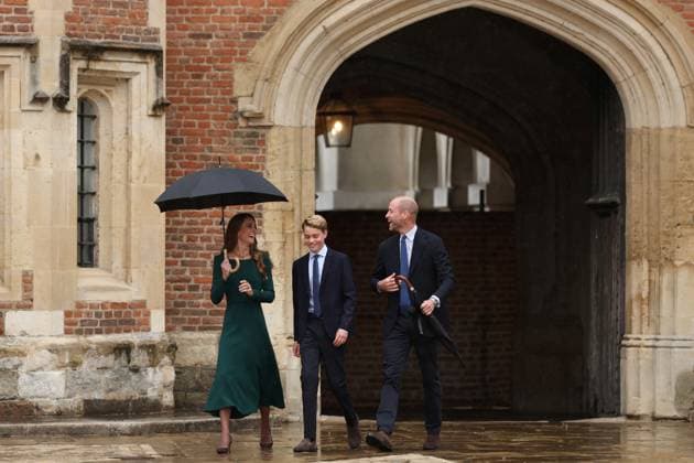 Britain s Catherine, Princess of Wales (L) and Britain s Prince William, Prince of Wales (R) laugh with their 13-year-old son, Britain s Prince George of Wales (C), after Prince William struggled to close his umbrella, as Prince George arrives for his fir Britain s Catherine, Princess of Wales (L) and Britain s Prince William, Prince of Wales (R) laugh with their 13-year-old son, Britain s Prince George of Wales (C), after Prince William struggled to close his umbrella, as Prince George arrives for his first day at Eton College, in Eton, west of London, on September 8, 2026., Credit:Avalon.red PA ROTA - B68 Avalon United Kingdom, Berkshire, Eton Copyright: xAvalon.redx xPAxROTAx-xB68x xAvalonx 1132438367