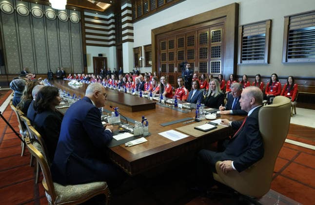 Turkish President Recep Tayyip Erdogan ANKARA, TURKIYE - SEPTEMBER 08: (----EDITORIAL USE ONLY - MANDATORY CREDIT - TURKISH PRESIDENCY MUSTAFA KAMACI HANDOUT - NO MARKETING NO ADVERTISING CAMPAIGNS - DISTRIBUTED AS A SERVICE TO CLIENTS----) Turkish President Recep Tayyip Erdogan receives members of the Turkish Women s National Volleyball Team after their victory at the 2026 CEV EuroVolley in Istanbul, on September 08, 2026 in Ankara, Turkiye. TUR Presidency Mustafa Kamaci Anadolu Ankara Turkey. Editorial use only. Please get in touch for any other usage.  Copyright: x2026xAnadoluxTURxPresidencyx xMustafaxKamacix