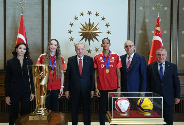 Turkish President Recep Tayyip Erdogan ANKARA, TURKIYE - SEPTEMBER 08: (----EDITORIAL USE ONLY - MANDATORY CREDIT - TURKISH PRESIDENCY MUSTAFA KAMACI HANDOUT - NO MARKETING NO ADVERTISING CAMPAIGNS - DISTRIBUTED AS A SERVICE TO CLIENTS----) Turkish President Recep Tayyip Erdogan receives members of the Turkish Women s National Volleyball Team after their victory at the 2026 CEV EuroVolley in Istanbul, on September 08, 2026 in Ankara, Turkiye. Turkish Youth and Sports Minister Osman Askin Bak (R) was also present at the reception. TUR Presidency Mustafa Kamaci Anadolu Ankara Turkey. Editorial use only. Please get in touch for any other usage.  Copyright: x2026xAnadoluxTURxPresidencyx xMustafaxKamacix