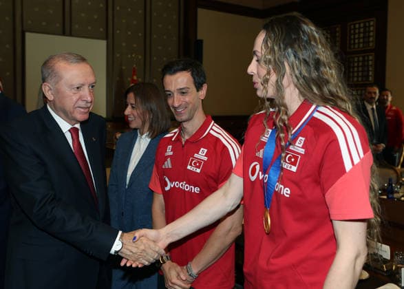 Turkish President Recep Tayyip Erdogan ANKARA, TURKIYE - SEPTEMBER 08: (----EDITORIAL USE ONLY - MANDATORY CREDIT - TURKISH PRESIDENCY MUSTAFA KAMACI HANDOUT - NO MARKETING NO ADVERTISING CAMPAIGNS - DISTRIBUTED AS A SERVICE TO CLIENTS----) Turkish President Recep Tayyip Erdogan receives members of the Turkish Women s National Volleyball Team after their victory at the 2026 CEV EuroVolley in Istanbul, on September 08, 2026 in Ankara, Turkiye. Daniele Santarelli (C, head coach of the Turkish Women’s National Volleyball Team, was also present at the reception. TUR Presidency Mustafa Kamaci Anadolu Ankara Turkey. Editorial use only. Please get in touch for any other usage.  Copyright: x2026xAnadoluxTURxPresidencyx xMustafaxKamacix