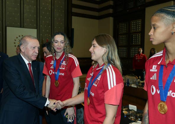 Turkish President Recep Tayyip Erdogan ANKARA, TURKIYE - SEPTEMBER 08: (----EDITORIAL USE ONLY - MANDATORY CREDIT - TURKISH PRESIDENCY MUSTAFA KAMACI HANDOUT - NO MARKETING NO ADVERTISING CAMPAIGNS - DISTRIBUTED AS A SERVICE TO CLIENTS----) Turkish President Recep Tayyip Erdogan receives members of the Turkish Women s National Volleyball Team after their victory at the 2026 CEV EuroVolley in Istanbul, on September 08, 2026 in Ankara, Turkiye. TUR Presidency Mustafa Kamaci Anadolu Ankara Turkey. Editorial use only. Please get in touch for any other usage.  Copyright: x2026xAnadoluxTURxPresidencyx xMustafaxKamacix