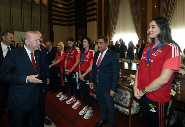 Turkish President Recep Tayyip Erdogan ANKARA, TURKIYE - SEPTEMBER 08: (----EDITORIAL USE ONLY - MANDATORY CREDIT - TURKISH PRESIDENCY MUSTAFA KAMACI HANDOUT - NO MARKETING NO ADVERTISING CAMPAIGNS - DISTRIBUTED AS A SERVICE TO CLIENTS----) Turkish President Recep Tayyip Erdogan receives members of the Turkish Women s National Volleyball Team after their victory at the 2026 CEV EuroVolley in Istanbul, on September 08, 2026 in Ankara, Turkiye. TUR Presidency Mustafa Kamaci Anadolu Ankara Turkey. Editorial use only. Please get in touch for any other usage.  Copyright: x2026xAnadoluxTURxPresidencyx xMustafaxKamacix