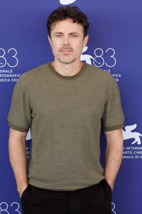 News - Company Photocall - The 83rd Venice International Film Festival Casey Affleck attends the Company photocall during the 83rd Venice International Film Festival at Sala Grande on September 08, 2026 in Venice, Italy. Photo: Cinzia Camela. Lido di Venezia Palazzo del Cinema Italy Copyright: xCinziaxCamelax xLiveMediax LPN_2658886