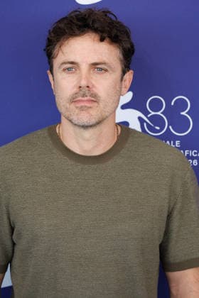 News - Company Photocall - The 83rd Venice International Film Festival Casey Affleck attends the Company photocall during the 83rd Venice International Film Festival at Sala Grande on September 08, 2026 in Venice, Italy. Photo: Cinzia Camela. Lido di Venezia Palazzo del Cinema Italy Copyright: xCinziaxCamelax xLiveMediax LPN_2658887