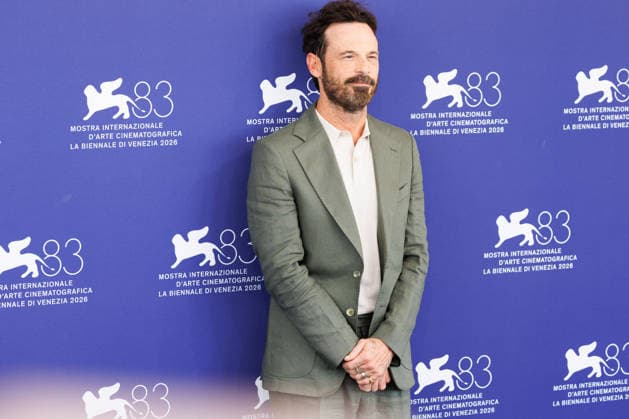 News - Company Photocall - The 83rd Venice International Film Festival Scoot McNairy attends the Company photocall during the 83rd Venice International Film Festival at Sala Grande on September 08, 2026 in Venice, Italy. Photo: Cinzia Camela. Lido di Venezia Palazzo del Cinema Italy Copyright: xCinziaxCamelax xLiveMediax LPN_2658959