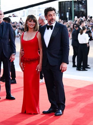 IPA88279666 - Venice, 83rd Venice International Film Festival 2026 - Night 7. Red carpet for the film Bunker. Pictured: PenÃ lope Cruz and Javier Bardem  Copyright: xAlbertoxTerenghi PoolxPhotoxEvenx xPoolxPhotoxEventsx08x IPA88279666