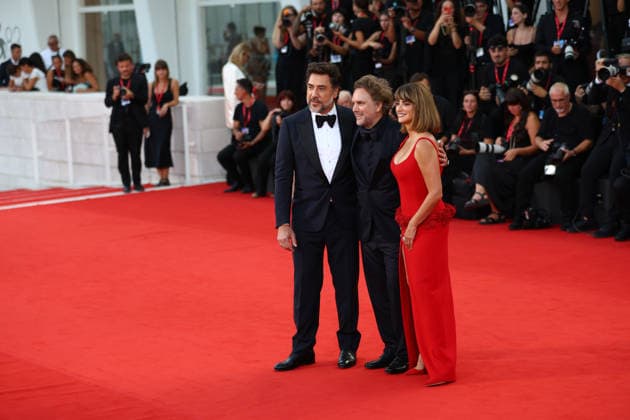 September 8, 2026, Venice Lido, Veneto, Italy: Director FLORIAN ZELLER is surrounded by JAVIER BARDEM and PENELOPE CRUZ during the red carpet arrivals ahead of the Premiere screening of the movie Bunker at the 83rd Venice Film Festival at Sala Grande in Venice Lido, Italy. Venice Lido Italy  - ZUMAc179 20260908_zep_c179_171 Copyright: xMickaelxChavetx