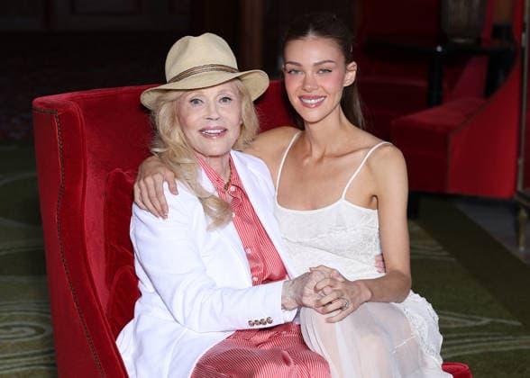 Faye Dunaway and Nicola Peltz Beckham at a photocall at the Royal Hotel during the 52nd Deauville American Film Festival, France, on September 8, 2026. Denis Guignebourg, Bestimage. Faye Dunaway and Nicola Peltz Beckham attend a photocall at the 52nd Deauville American Film Festival on September 8, 2026, in Deauville, France. Deauville, France  Copyright: xDenisxGuignebourgx xBestimagexDenisxGuignebourgx xBestimagex