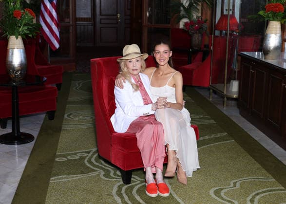 Faye Dunaway and Nicola Peltz Beckham at a photocall at the Royal Hotel during the 52nd Deauville American Film Festival, France, on September 8, 2026. Denis Guignebourg, Bestimage. Faye Dunaway and Nicola Peltz Beckham attend a photocall at the 52nd Deauville American Film Festival on September 8, 2026, in Deauville, France. Deauville, France  Copyright: xDenisxGuignebourgx xBestimagexDenisxGuignebourgx xBestimagex