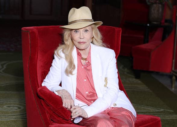Faye Dunaway at a photocall at the Royal Hotel during the 52nd Deauville American Film Festival, France, on September 8, 2026. Denis Guignebourg, Bestimage. Faye Dunaway waits for a photocall at the 52nd Deauville American Film Festival on September 8, 2026, in Deauville, France. Deauville, France  Copyright: xDenisxGuignebourgx xBestimagexDenisxGuignebourgx xBestimagex
