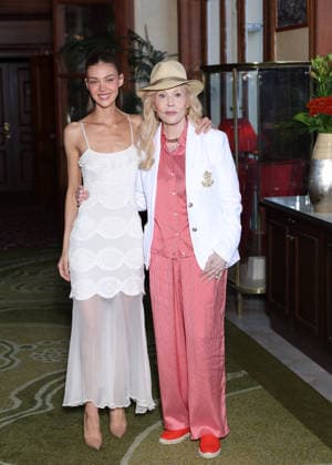 Faye Dunaway and Nicola Peltz Beckham at a photocall at the Royal Hotel during the 52nd Deauville American Film Festival, France, on September 8, 2026. Denis Guignebourg, Bestimage. Faye Dunaway and Nicola Peltz Beckham attend a photocall at the 52nd Deauville American Film Festival on September 8, 2026, in Deauville, France. Deauville, France  Copyright: xDenisxGuignebourgx xBestimagexDenisxGuignebourgx xBestimagex