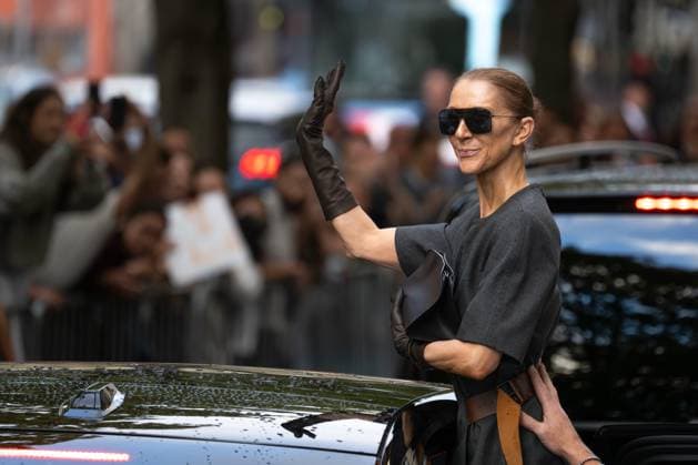 CELINE DION IN PARIS PHOTOPQR OUEST FRANCE Stéphane Geufroi Paris, September 8, 2026 Céline Dion leaves the Royal Monceau in the late afternoon. As usual, she took a few minutes to greet her fans. Paris, September 8, 2026 – Céline Dion leaves the Royal Monceau in the late afternoon. As usual, she took a few minutes to greet her admirers. Paris, France  Copyright: xPHOTOPQR OUESTxFRANCE MAXPPPxStéphanexGeufroix 20260908OFR8239 20260908OFR8239