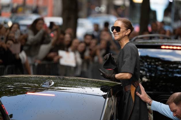CELINE DION IN PARIS PHOTOPQR OUEST FRANCE Stéphane Geufroi Paris, September 8, 2026 Céline Dion leaves the Royal Monceau in the late afternoon. As usual, she took a few minutes to greet her fans. Paris, September 8, 2026 – Céline Dion leaves the Royal Monceau in the late afternoon. As usual, she took a few minutes to greet her admirers. Paris, France  Copyright: xPHOTOPQR OUESTxFRANCE MAXPPPxStéphanexGeufroix 20260908OFR8240 20260908OFR8240