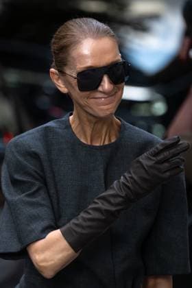 CELINE DION IN PARIS PHOTOPQR OUEST FRANCE Stéphane Geufroi Paris, September 8, 2026 Céline Dion leaves the Royal Monceau in the late afternoon. As usual, she took a few minutes to greet her fans. Paris, September 8, 2026 – Céline Dion leaves the Royal Monceau in the late afternoon. As usual, she took a few minutes to greet her admirers. Paris, France  Copyright: xPHOTOPQR OUESTxFRANCE MAXPPPxStéphanexGeufroix 20260908OFR8248 20260908OFR8248