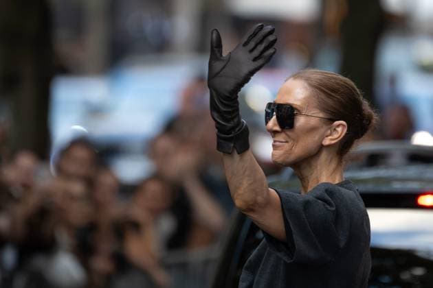 CELINE DION IN PARIS PHOTOPQR OUEST FRANCE Stéphane Geufroi Paris, September 8, 2026 Céline Dion leaves the Royal Monceau in the late afternoon. As usual, she took a few minutes to greet her fans. Paris, September 8, 2026 – Céline Dion leaves the Royal Monceau in the late afternoon. As usual, she took a few minutes to greet her admirers in Paris, France  Copyright: xPHOTOPQR OUESTxFRANCE MAXPPPxStéphanexGeufroix 20260908OFR8280 20260908OFR8280