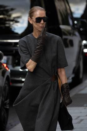 CELINE DION IN PARIS PHOTOPQR OUEST FRANCE Stéphane Geufroi Paris, September 8, 2026 Céline Dion leaves the Royal Monceau in the late afternoon. As usual, she took a few minutes to greet her fans. Paris, September 8, 2026 – Céline Dion leaves the Royal Monceau in the late afternoon. As usual, she took a few minutes to greet her admirers in Paris, France  Copyright: xPHOTOPQR OUESTxFRANCE MAXPPPxStéphanexGeufroix 20260908OFR8283 20260908OFR8283
