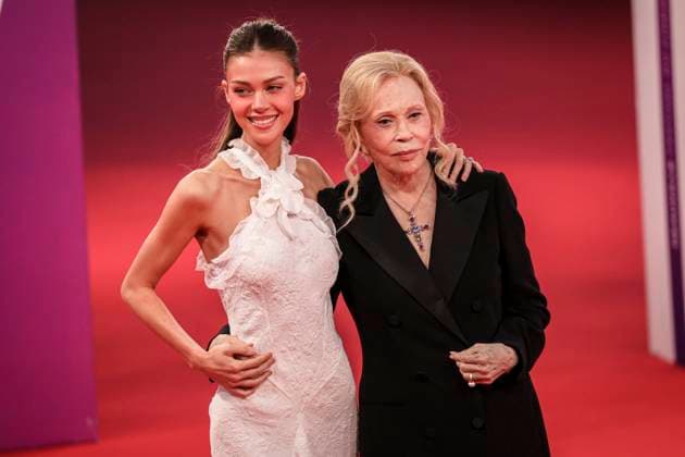 52nd Deauville American Film Festival PHOTOPQR OUEST FRANCE Charles BURY DEAUVILLE Sept. 8, 2026 52nd Deauville American Film Festival, Calvados, Normandy Faye Dunaway, American actress, and Nicola Peltz Beckham, actress, on the red carpet Photo by Charles Bury, Ouest France 52nd Deauville American Film Festival Sept. 8, 2026, DEAUVILLE, France  Copyright: xPHOTOPQR OUESTxFRANCE MAXPPPxCharlesxBURYx 20260908OFR8573 20260908OFR8573