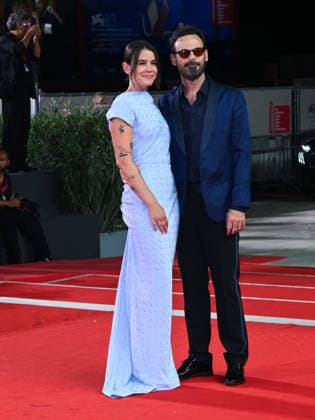 IPA88286380 - Venice, 83rd Venice International Film Festival 2026 - Night 7. Red Carpet for the film The Company. Pictured: Scoot McNairy, Sosie Bacon  Copyright: xAlbertoxTerenghix xPoolxPhotoxEventsx08x IPA88286380