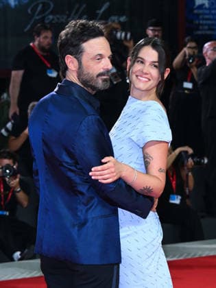 IPA88286382 - Venice, 83rd Venice International Film Festival 2026 Night 7. Red carpet for the film The Company. Pictured: Scoot McNairy and Sosie Bacon  Copyright: xAlbertoxTerenghix xPoolxPhotoxEventsx08x IPA88286382