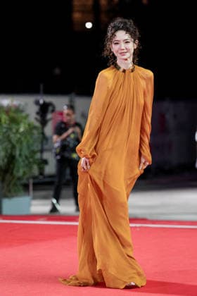 A guest attending the screening of *The Company* during the 83rd Venice International Film Festival at the Sala Grande on September 8, 2026, in Venice, Italy. Lucia Sabatelli, Venice, Italy  Copyright: xLuciaxSabatellix xBestimagexLuciaxSabatellix xBestimagex