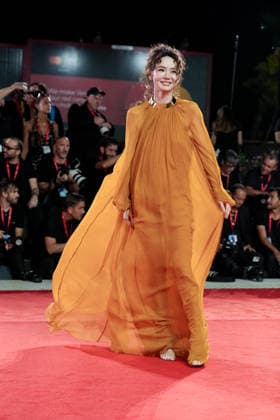 A guest attending the screening of *The Company* during the 83rd Venice International Film Festival at the Sala Grande on September 8, 2026, in Venice, Italy. Lucia Sabatelli, Venice, Italy  Copyright: xLuciaxSabatellix xBestimagexLuciaxSabatellix xBestimagex