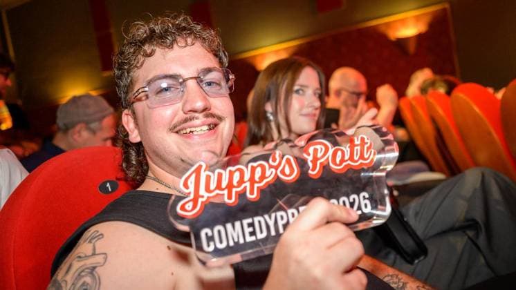 Essen Comedy Awards Ceremony: Essen Honorary Doctorate and Jupps Pott ** FOR EDITORIAL USE ONLY ** EDITORIAL USE ONLY ** p Jupps Pott award winner Ryko at the Comedy Awards ceremony—Essen Honorary Doctorate and Jupps Pott—on Tuesday, September 8, 2026, at Stratmanns Theater in Essen, Germany (North Rhine-Westphalia, Essen) Copyright UwexErnst Copyright: UwexErnst doc87ioumds23mqht53i0q ,EDITORIAL USE ONLY Copyright: UwexErnst