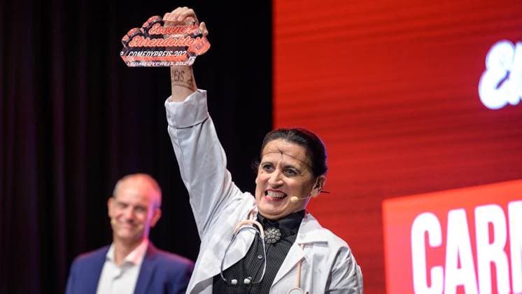 Essen Comedy Awards Ceremony: Essen Honorary Doctorate and Jupp s Pott ** FOR EDITORIAL USE ONLY ** EDITORIAL USE ONLY ** p Carmela de Feo, recipient of the Essen Honorary Doctorate, at the Comedy Awards ceremony—the Essen Honorary Doctorate and Jupp s Pott—on Tuesday, September 8, 2026, at the Stratmanns Theater in Essen, Germany (North Rhine-Westphalia, Essen). Copyright Copyright: UwexErnst doc87iouhwlns6vzqfvw5o ,EDITORIAL USE ONLY Copyright: UwexErnst