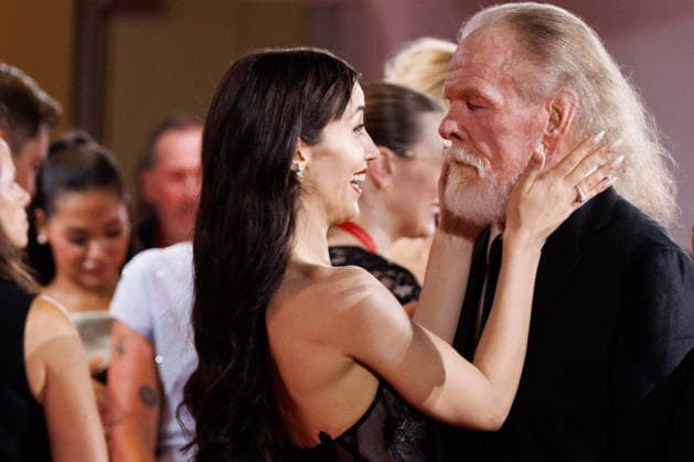 Entertainment Bilder des Tages #2 News - Company Red Carpet - The 83rd Venice International Film Festival Caylee Cowan and Nick Nolte attend the Company Screening during the 83rd Venice International Film Festival at Sala Grande on September 8, 2026 in Venice, Italy. Photo: Cinzia Camela. Lido di Venezia Palazzo del Cinema Italy Copyright: xCinziaxCamelax xLiveMediax LPN_2659876