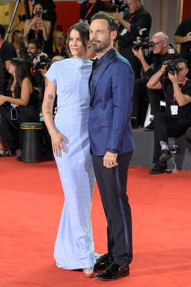 Bacon s lookalike and Scoot McNairy at the premiere of the film *Company* at the 2023 Venice Biennale—the 83rd Venice International Film Festival—at the Palazzo del Cinema in Venice, September 8, 2026 Foto:xA.xM.xTinghinox xFuturexImagex company_6710