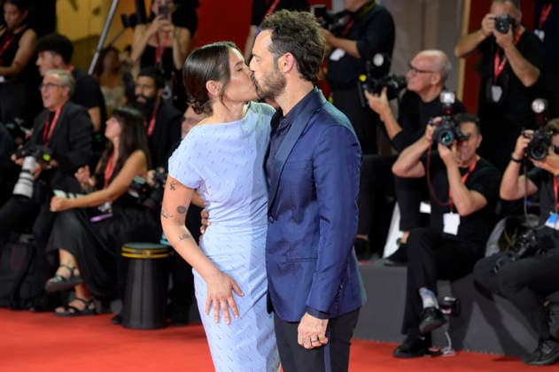 Bacon s lookalike and Scoot McNairy at the premiere of the film *Company* at the 2023 Venice Biennale—the 83rd Venice International Film Festival—at the Palazzo del Cinema in Venice, September 8, 2026 Foto:xA.xM.xTinghinox xFuturexImagex company_6712