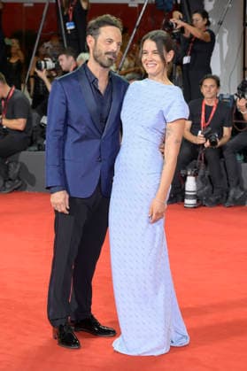 Scoot McNairy and Sosie Bacon at the premiere of the film *Company* at the 2023 Venice Biennale—the 83rd Venice International Film Festival—at the Palazzo del Cinema in Venice, September 8, 2026 Foto:xA.xM.xTinghinox xFuturexImagex company_6715