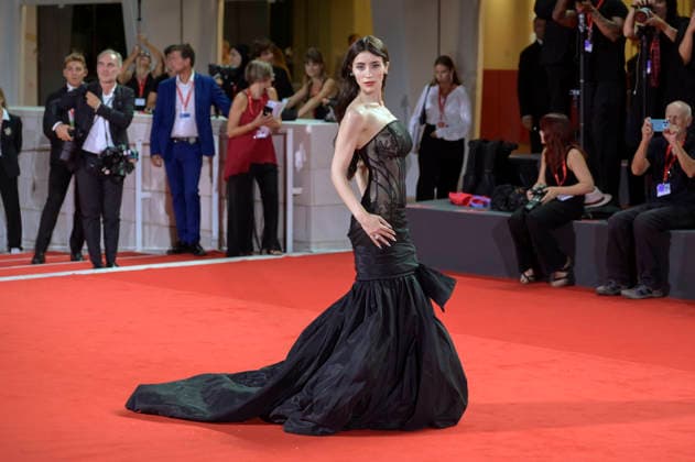 Caylee Cowan at the premiere of the film *Company* at the 2023 Venice Biennale—the 83rd Venice International Film Festival—at the Palazzo del Cinema in Venice, September 8, 2026 Foto:xA.xM.xTinghinox xFuturexImagex company_6731