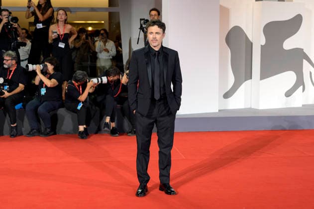 Casey Affleck at the premiere of the film *Company* at the 2023 Venice Biennale, the 83rd Venice International Film Festival, at the Palazzo del Cinema in Venice, September 8, 2026 Foto:xA.xM.xTinghinox xFuturexImagex company_6755