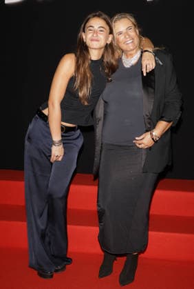 Thaïs Alessandrin and her mother Lisa Azuelos Preview of the film *Dix pour cent* at the Olympia in Paris on September 8, 2026 Coadic Guirec Bestimage Preview of the film *Dix pour cent* at the Olympia in Paris on September 8, 2026 Paris, France  Copyright: xCOADICxGUIRECx xBESTIMAGExCOADICxGUIRECx xBESTIMAGEx