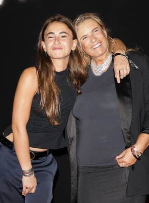 Thaïs Alessandrin and her mother Lisa Azuelos Preview of the film *Dix pour cent* at the Olympia in Paris on September 8, 2026 Coadic Guirec Bestimage Preview of the film *Dix pour cent* at the Olympia in Paris on September 8, 2026 Paris, France  Copyright: xCOADICxGUIRECx xBESTIMAGExCOADICxGUIRECx xBESTIMAGEx