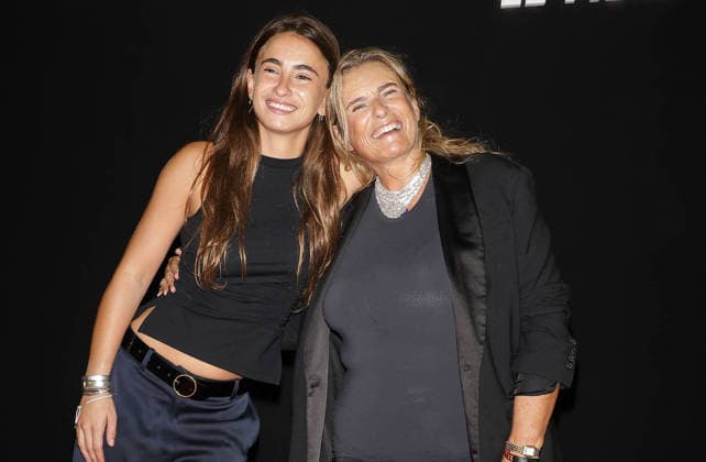 Thaïs Alessandrin and her mother Lisa Azuelos Preview of the film *Dix pour cent* at the Olympia in Paris on September 8, 2026 Coadic Guirec Bestimage Preview of the film *Dix pour cent* at the Olympia in Paris on September 8, 2026 Paris, France  Copyright: xCOADICxGUIRECx xBESTIMAGExCOADICxGUIRECx xBESTIMAGEx