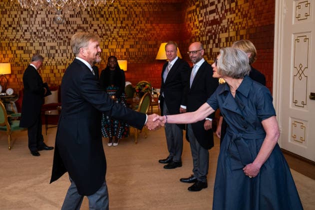 Entertainment Bilder des Tages #2 08-09-2026 The Hague Palace King Willem-Alexander during a meeting with ambassadors A.S.M. de Vries (Pristina), H.J. Rekkers (Santo Domingo), M.L.H. Deelen (Kuala Lumpur), and J. Bos (Kinshasa) at palace Noordeinde in The Hague. Â  Copyright: xPPEx