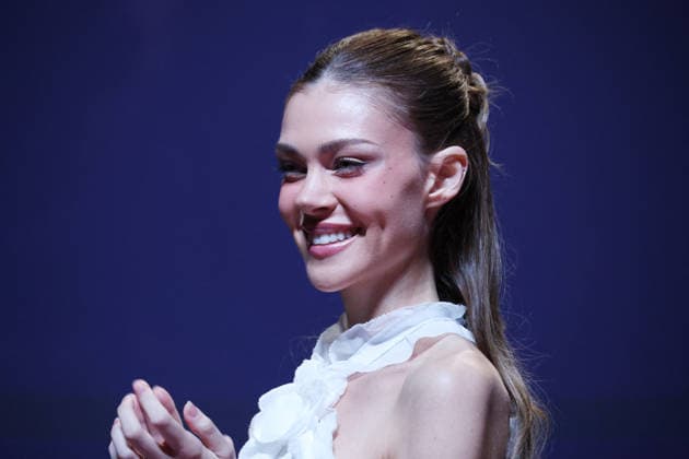 Nicola Peltz Beckham Faye Dunaway receives the Deauville Icon Award at the 52nd Deauville American Film Festival on September 8, 2026 Denis Guignebourg Bestimage Faye Dunaway receives the Deauville Icon Award at the 52nd Deauville American Film Festival on September 8, 2026, Deauville, United States  Copyright: xDenisxGuignebourgx xBestimagexDenisxGuignebourgx xBestimagex